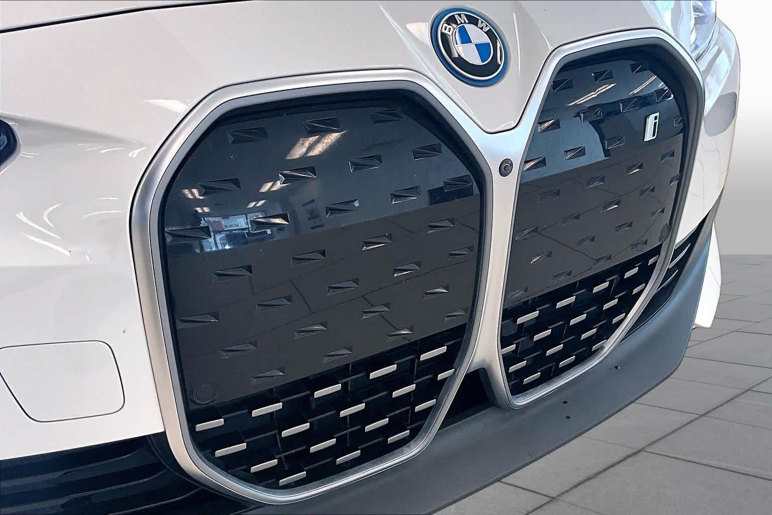 Used 2024 Alpine White BMW eDrive40 image 27
