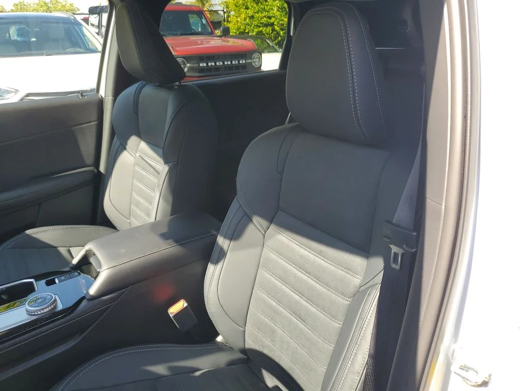 New 2026 White Mitsubishi Trail Edition image 21