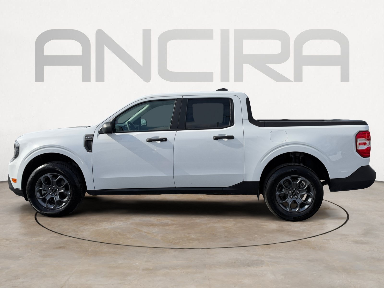 Used 2026 Oxford White Ford XLT image 4