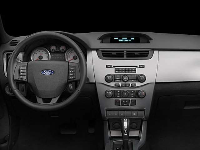 Used 2009 Red Ford SE image 4