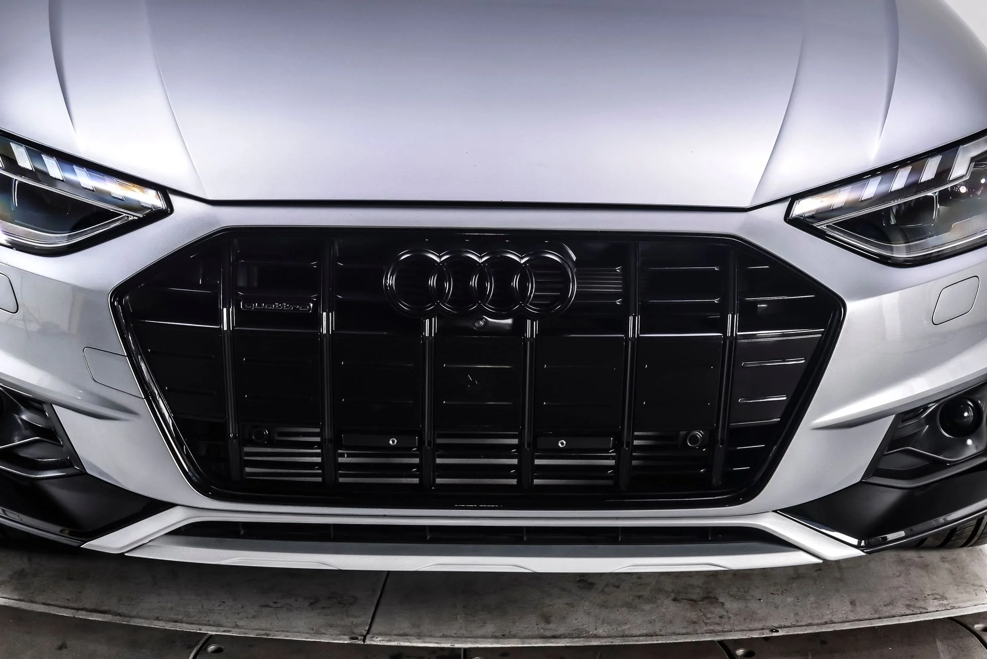 Used 2023 Florett Silver Metallic Audi 45 Premium Plus image 9
