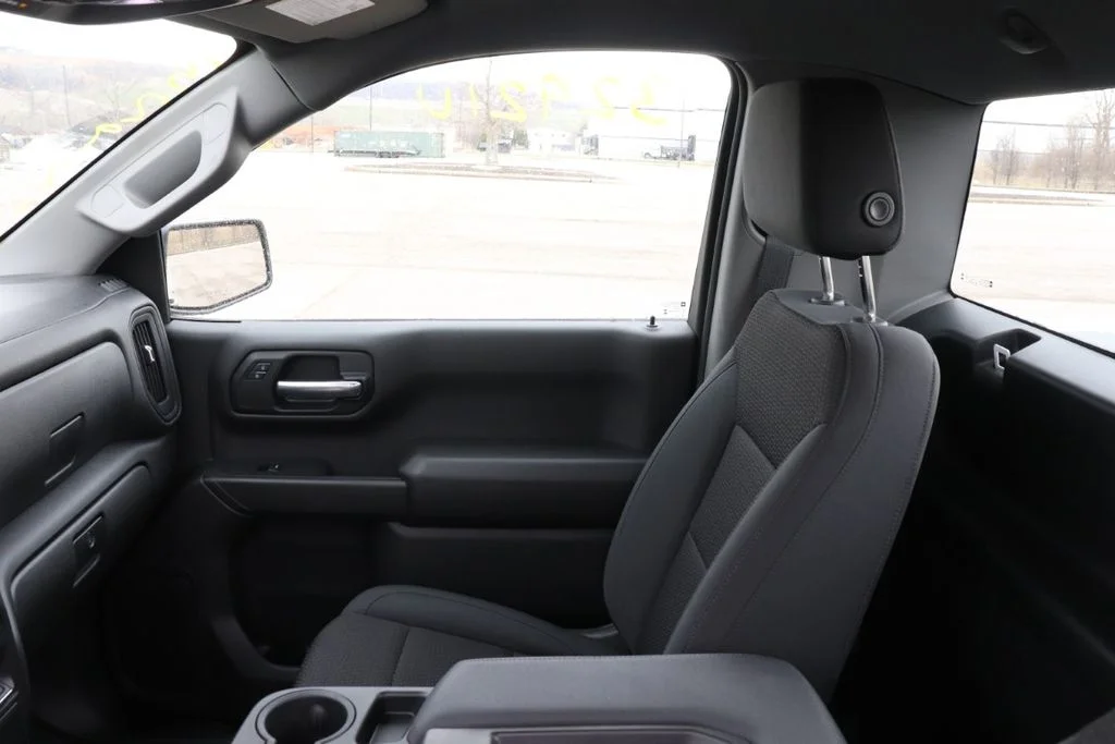 Used 2025 Summit White Chevrolet WT image 13