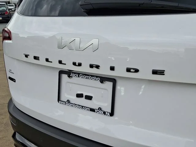Used 2022 White Kia SX image 31