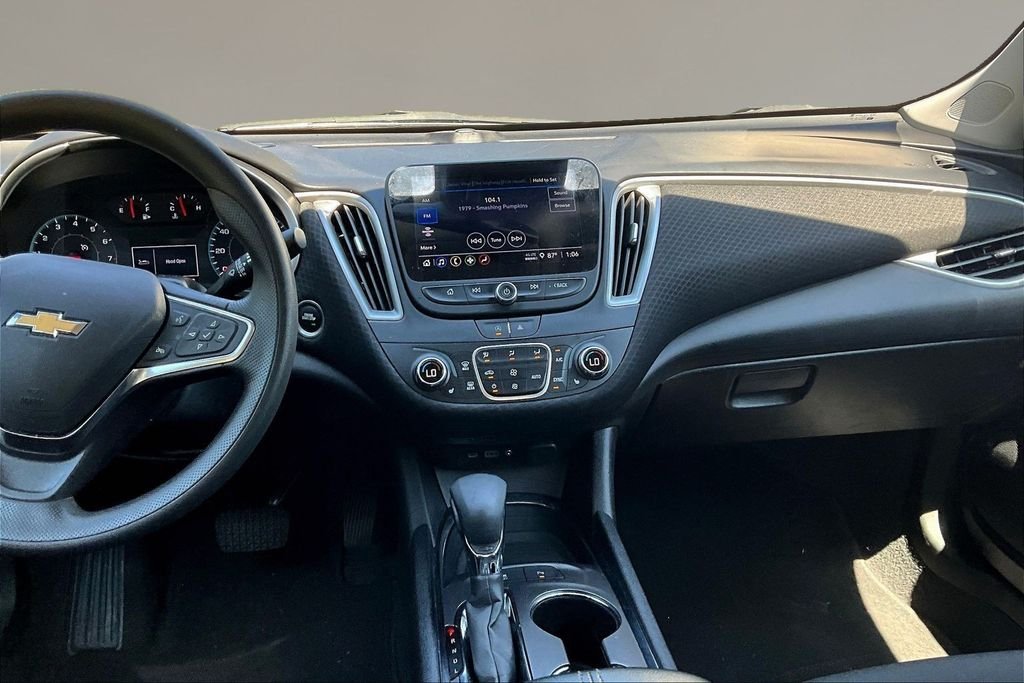Used 2025 Summit White Chevrolet LT image 9