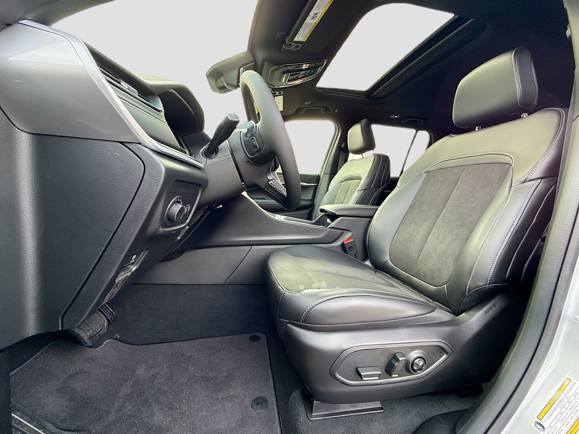New 2026 Silver Zynith Exterior Paint Jeep Laredo Altitude image 13