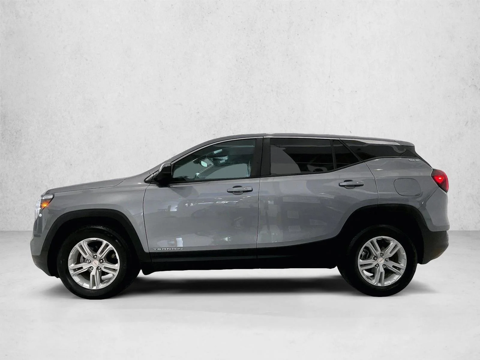 Used 2023 Sterling Metallic GMC SLE image 6