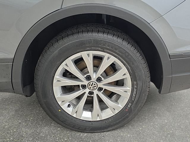 Used 2019 Platinum Gray Metallic Volkswagen 2.0T S image 32