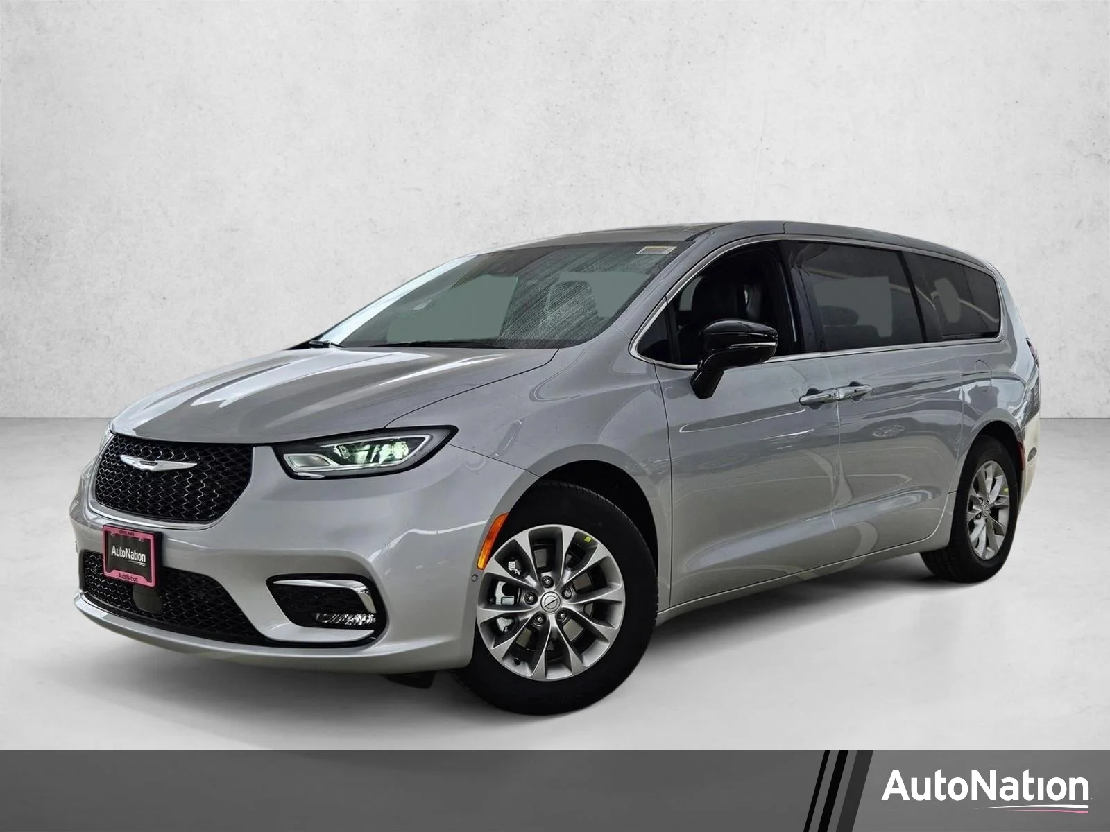 2026 Chrysler Pacifica Limited's photo