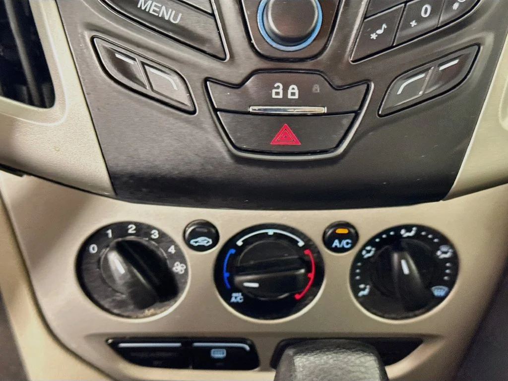 Used 2014 Oxford White Ford SE image 17