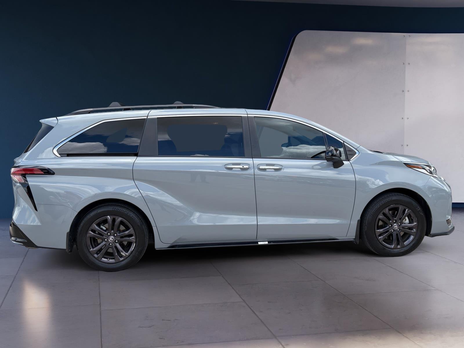 2024 Toyota Sienna XSE - Photo 6