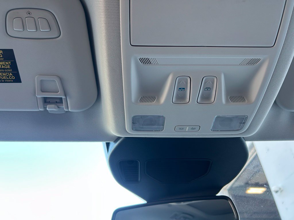 Used 2022 White Metallic Ford Titanium image 21