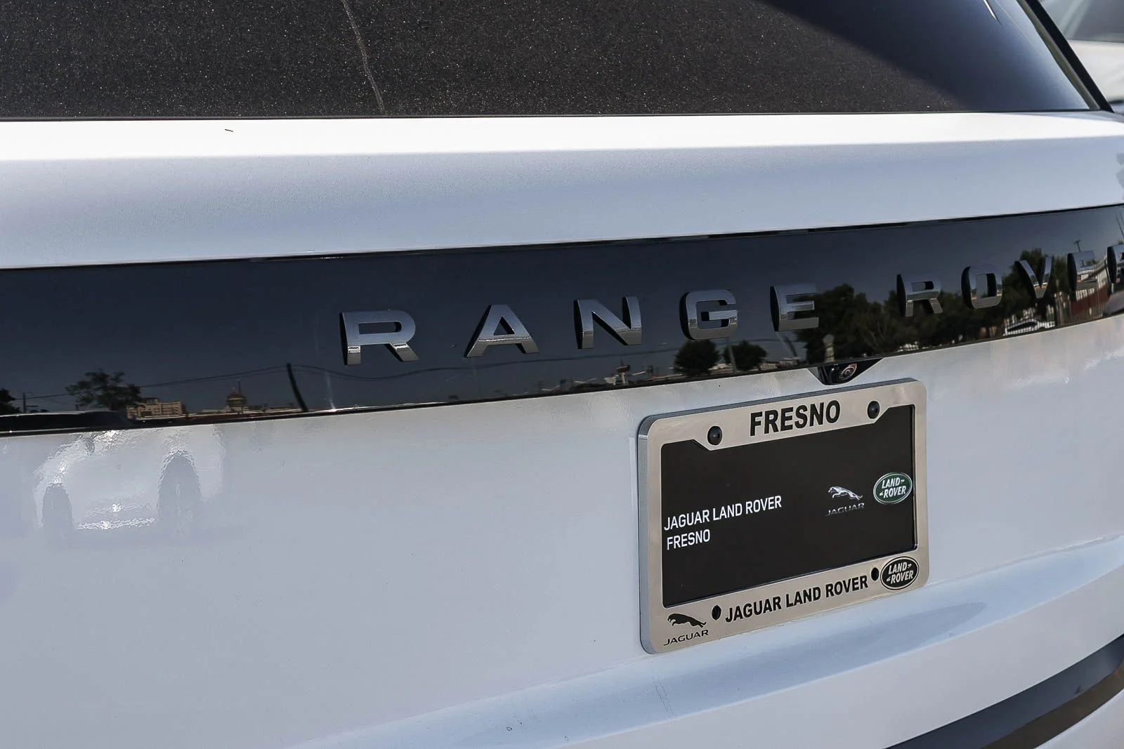New 2026 Fuji White Land Rover SE image 12