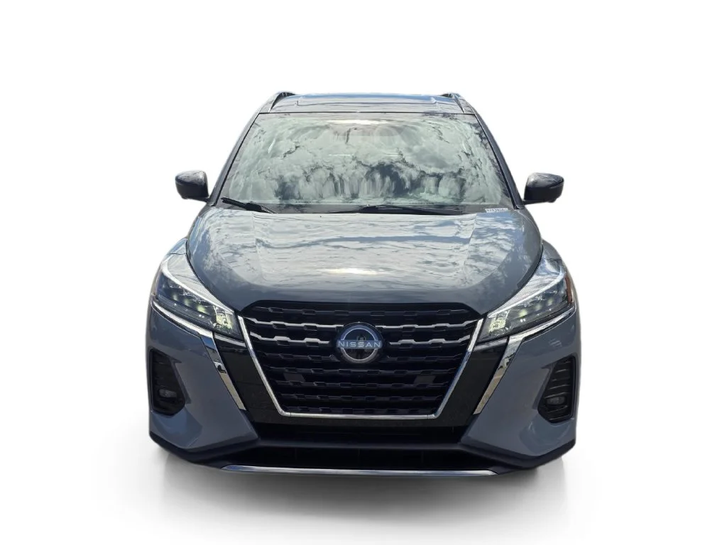 Used 2024 Gray Nissan SR image 3