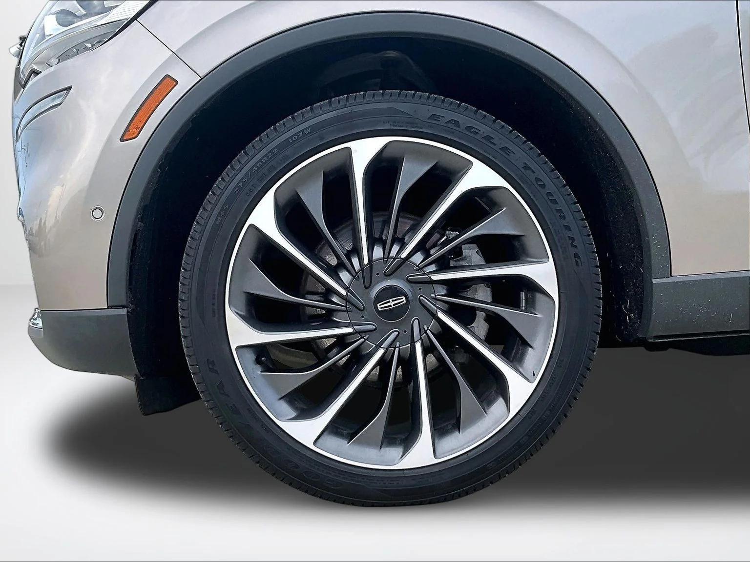 Used 2020 Beige Lincoln Reserve image 9