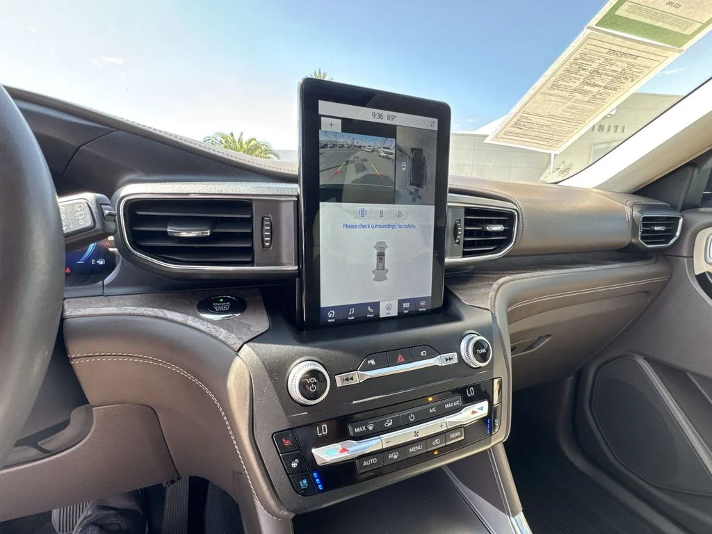 Used 2020 Green Ford Platinum image 15