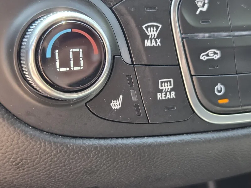 Used 2024 Summit White CHEVROLET LT image 21