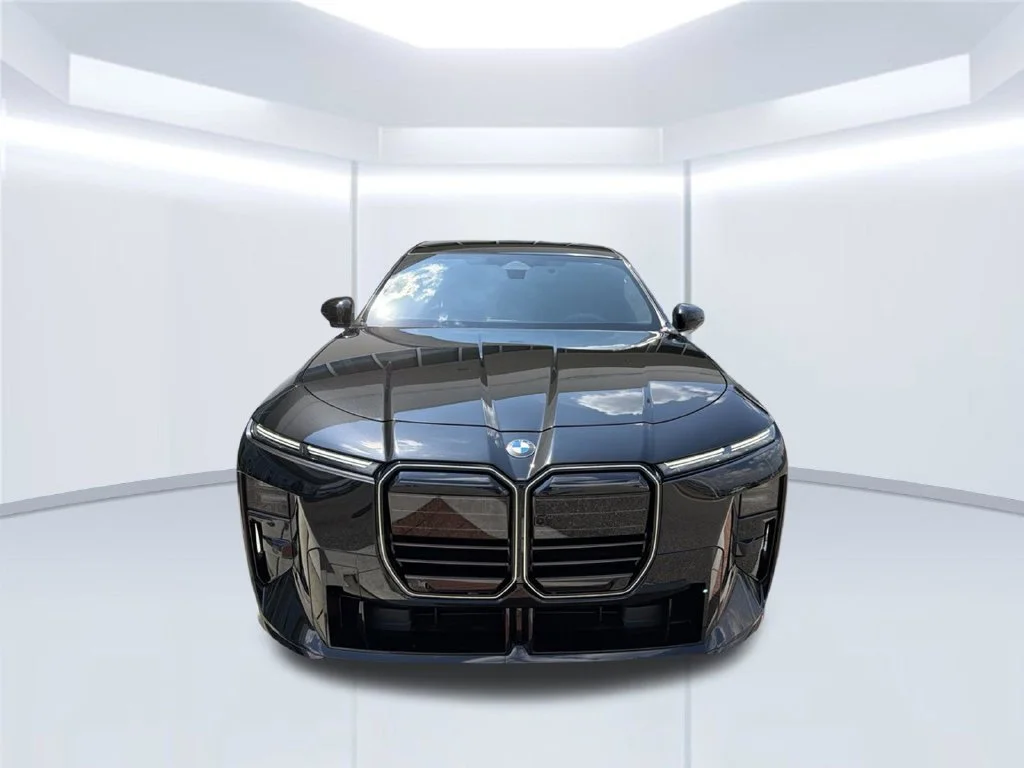 New 2027 Black BMW 740 xDrive image 2