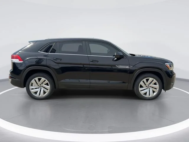 Used 2021 Black Volkswagen 3.6L V6 SE w/Technology image 10