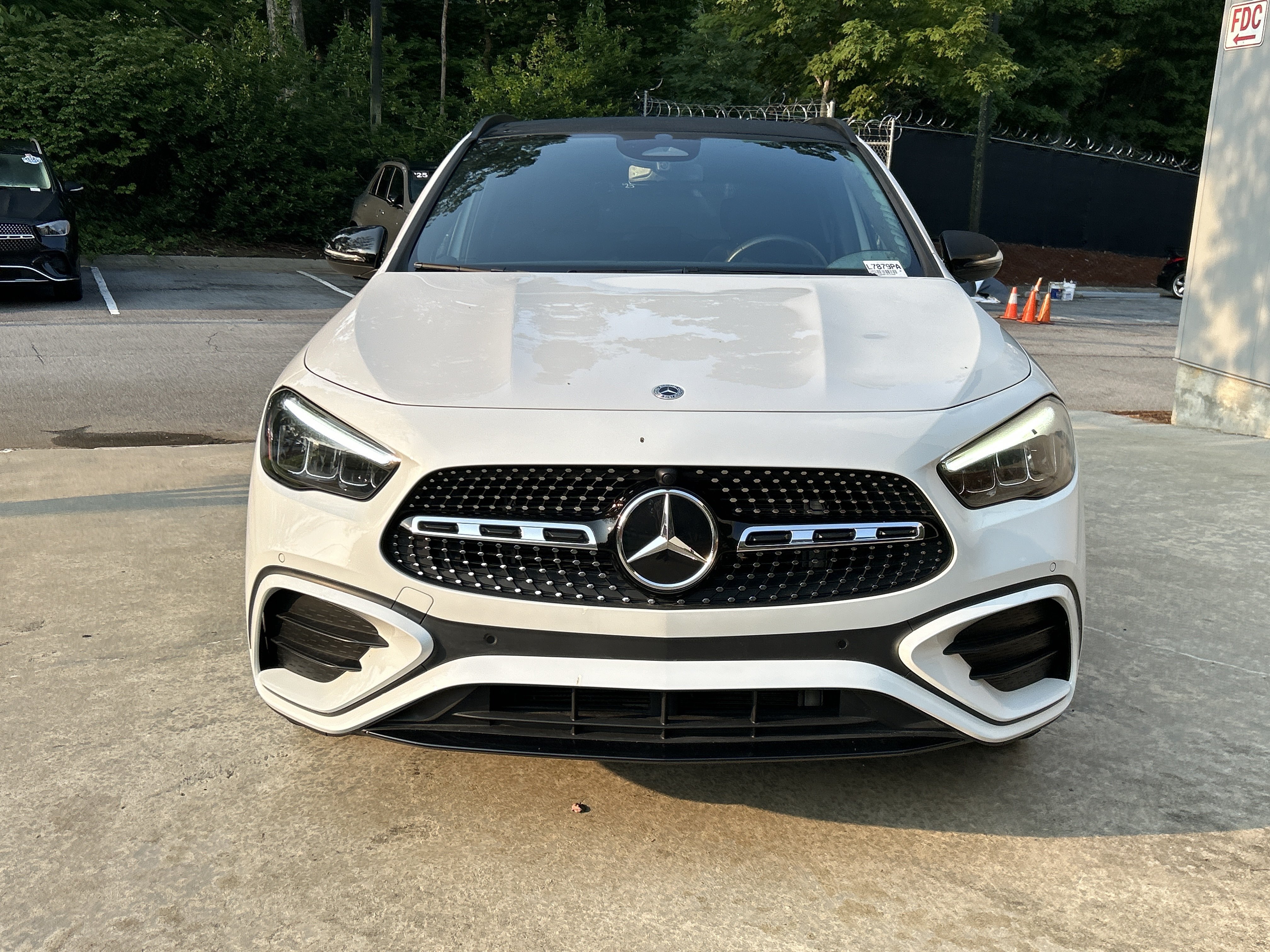 Certified Used 2024 Digital White Metallic Mercedes-Benz GLA 250 SUV image 3