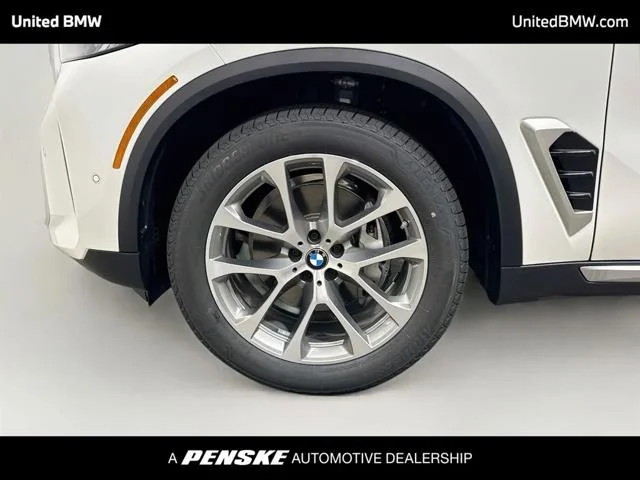 New 2026 Alpine White BMW X5 40i image 2