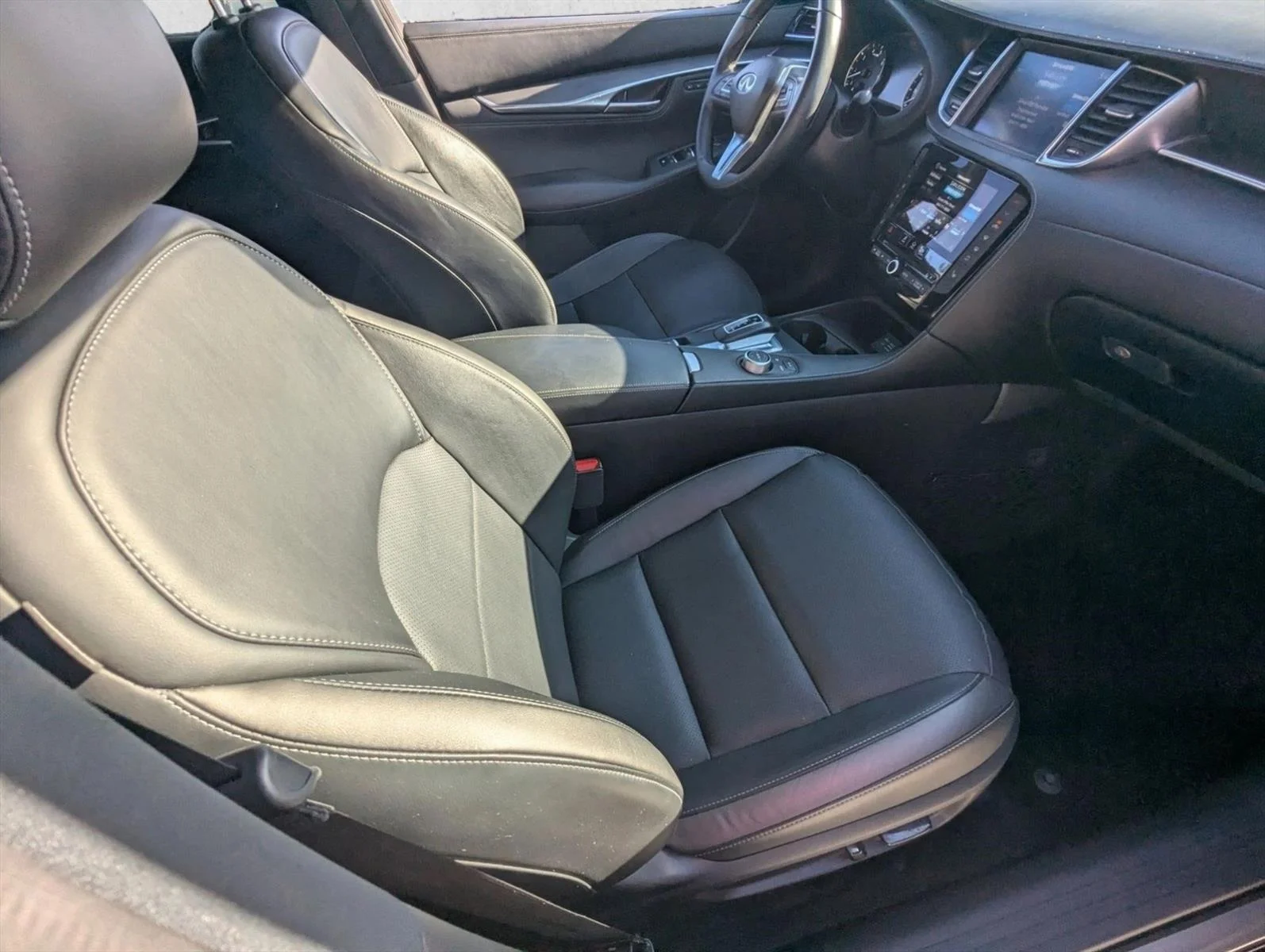 Used 2025 Hermosa Blue INFINITI LUXE image 21
