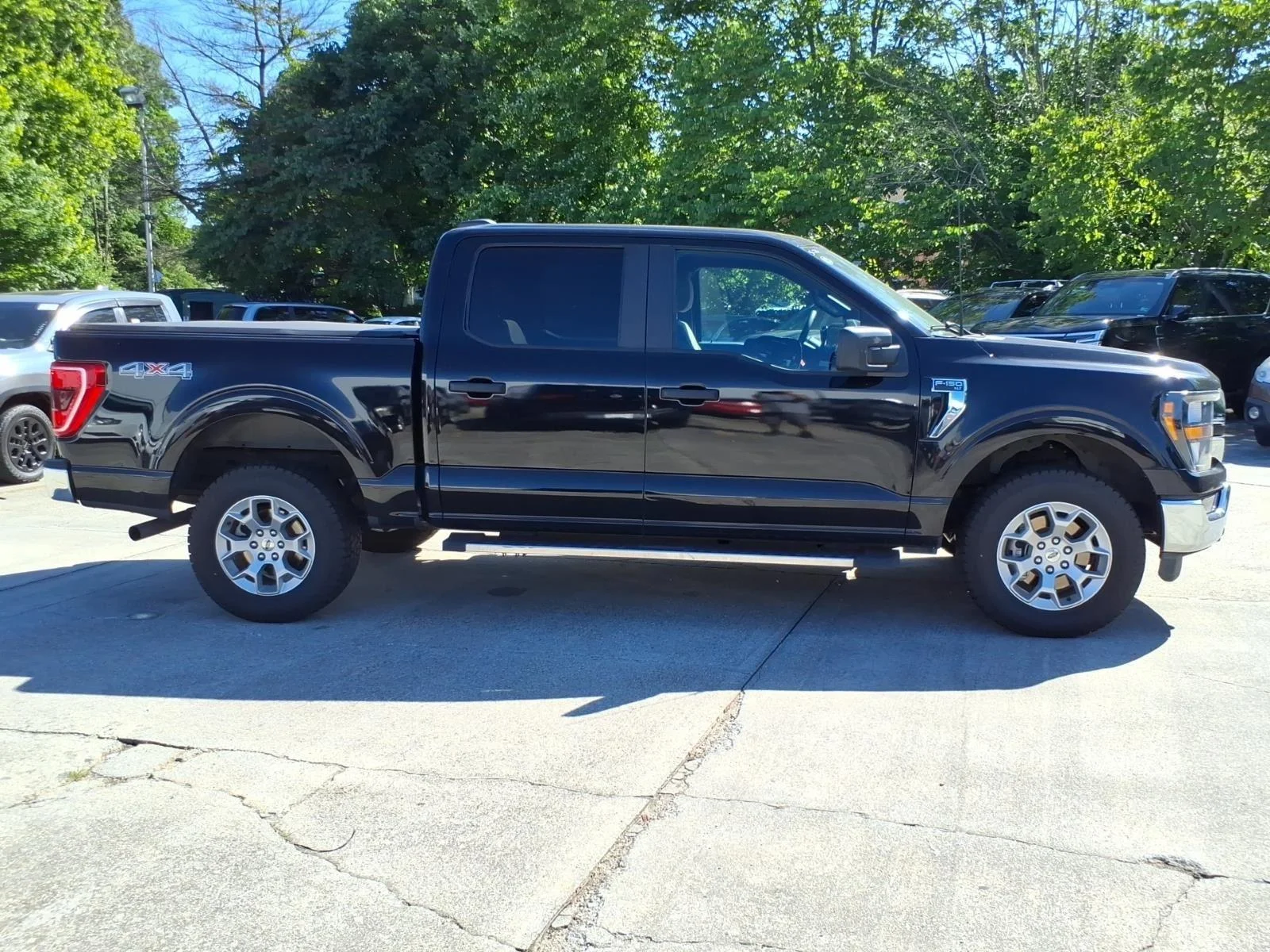 Used 2023 Agate Black Metallic Ford XLT image 6