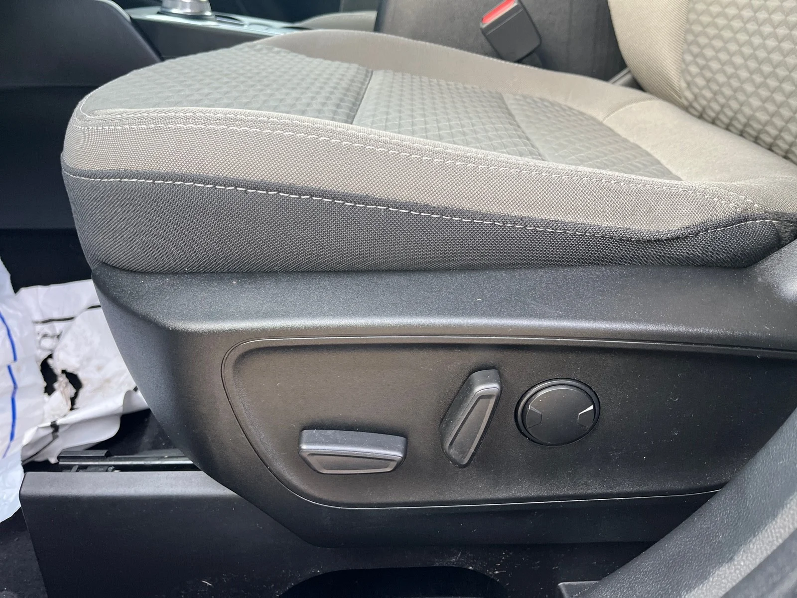 Used 2022 Atlas Blue Metallic Ford SE image 11