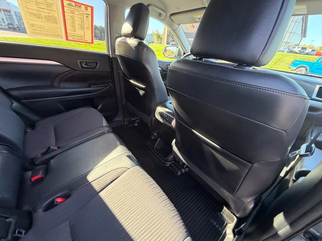 Used 2019 Blue Toyota LE Plus image 41