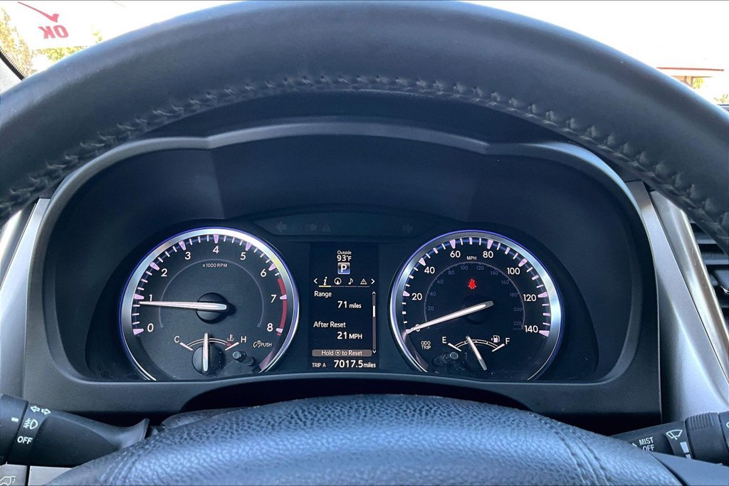 Used 2016 Gray Toyota XLE V6 image 12
