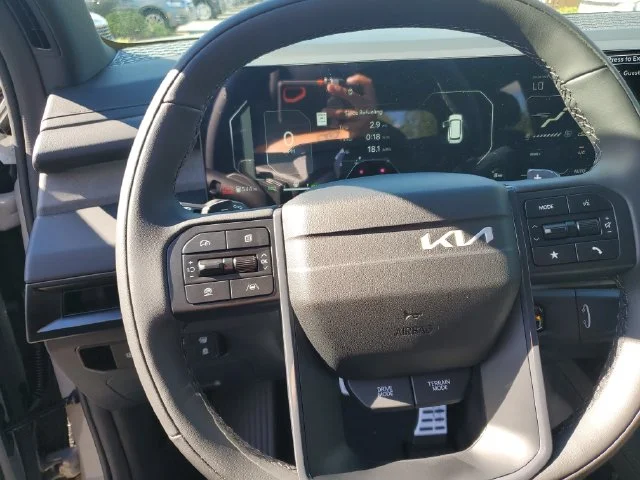 New 2027 Wolf Gray Kia X-LINE SX image 22
