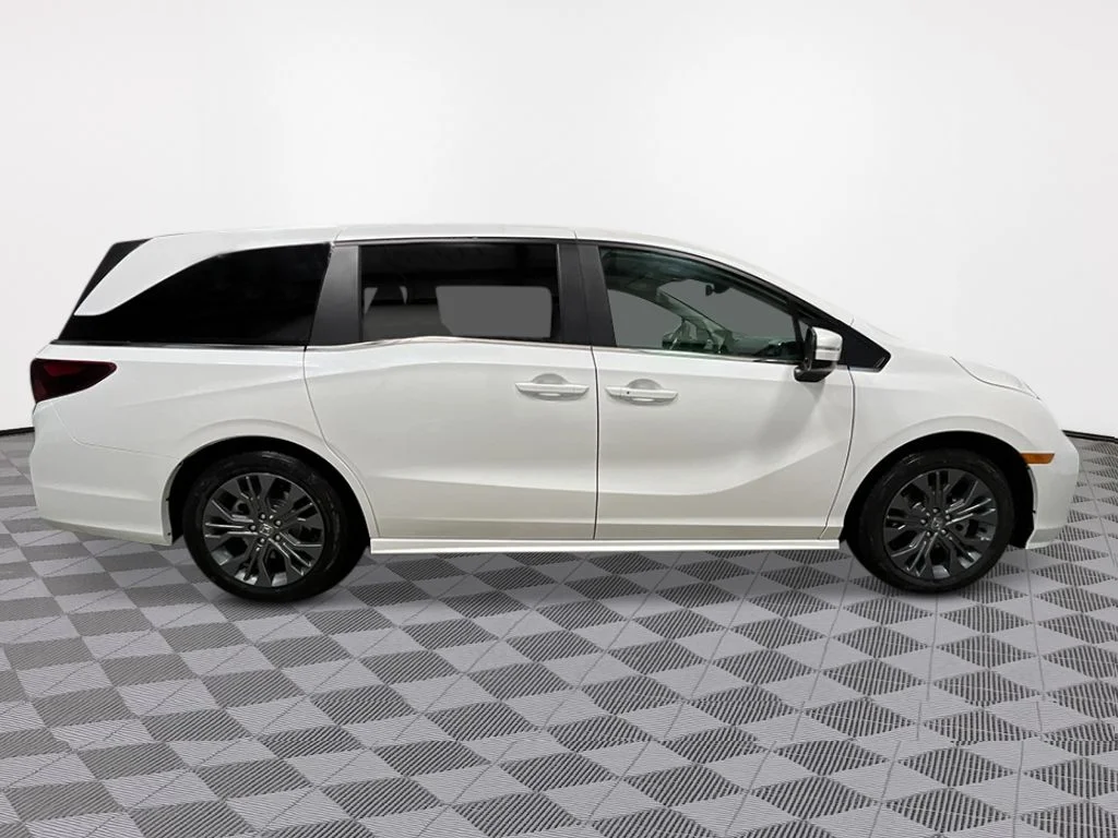 New 2026 Platinum White Pearl Honda Touring image 8