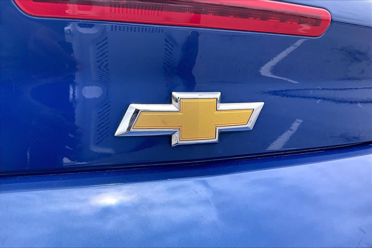 Used 2020 Riverside Blue Metallic Chevrolet 1LT image 9