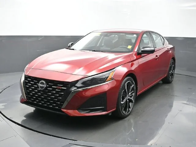 Used 2023 Red Nissan 2.5 SR image 3