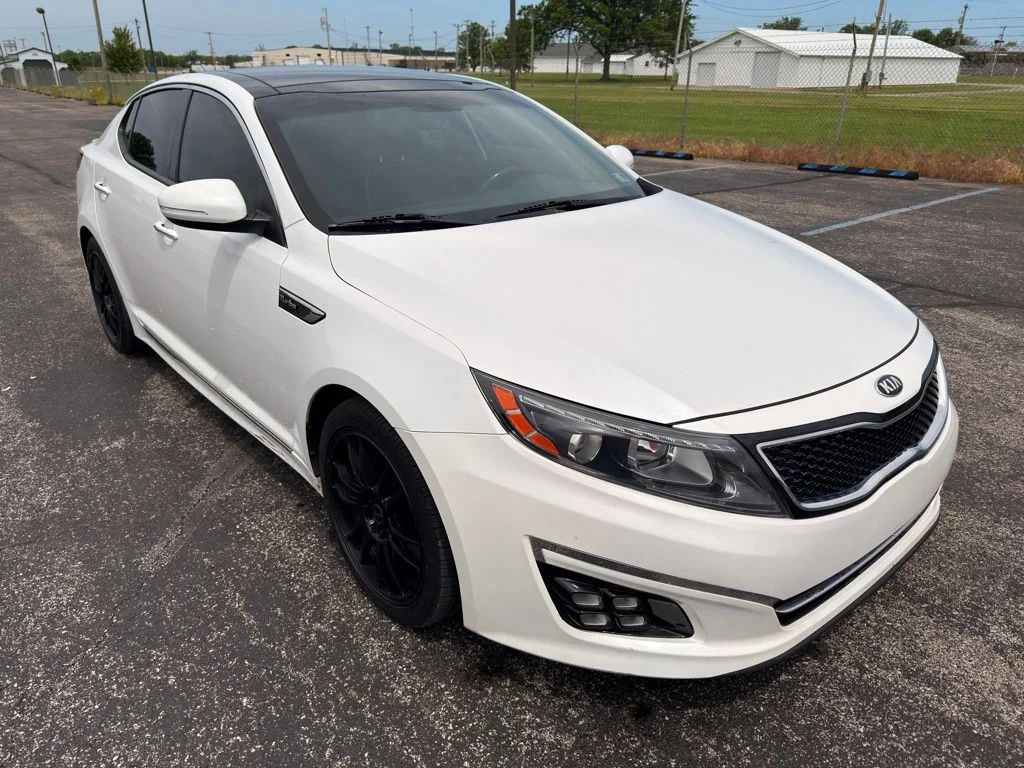 Used 2014 White Kia SXL image 2