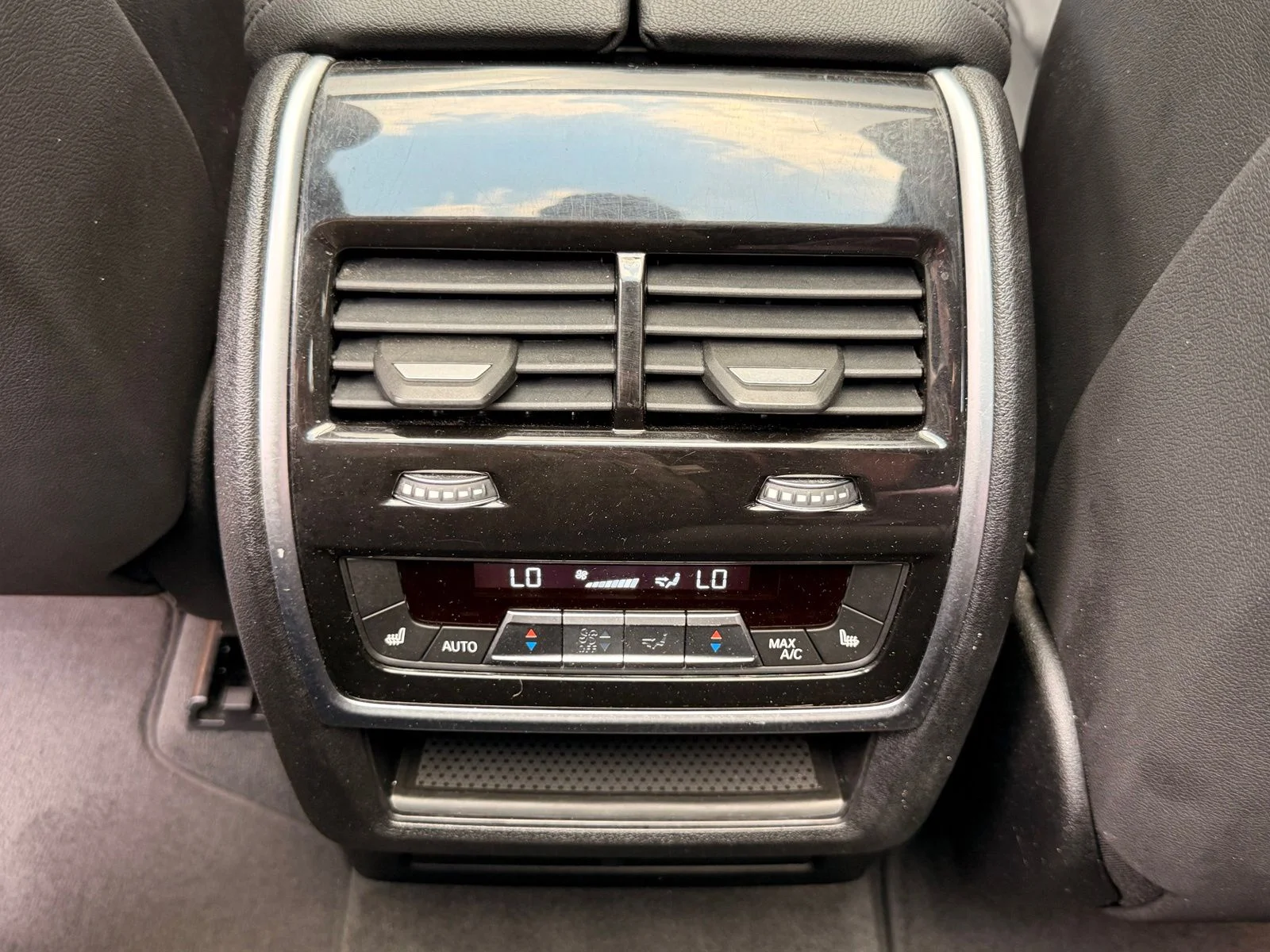 Used 2019 Mineral White Metallic BMW xDrive40i image 16