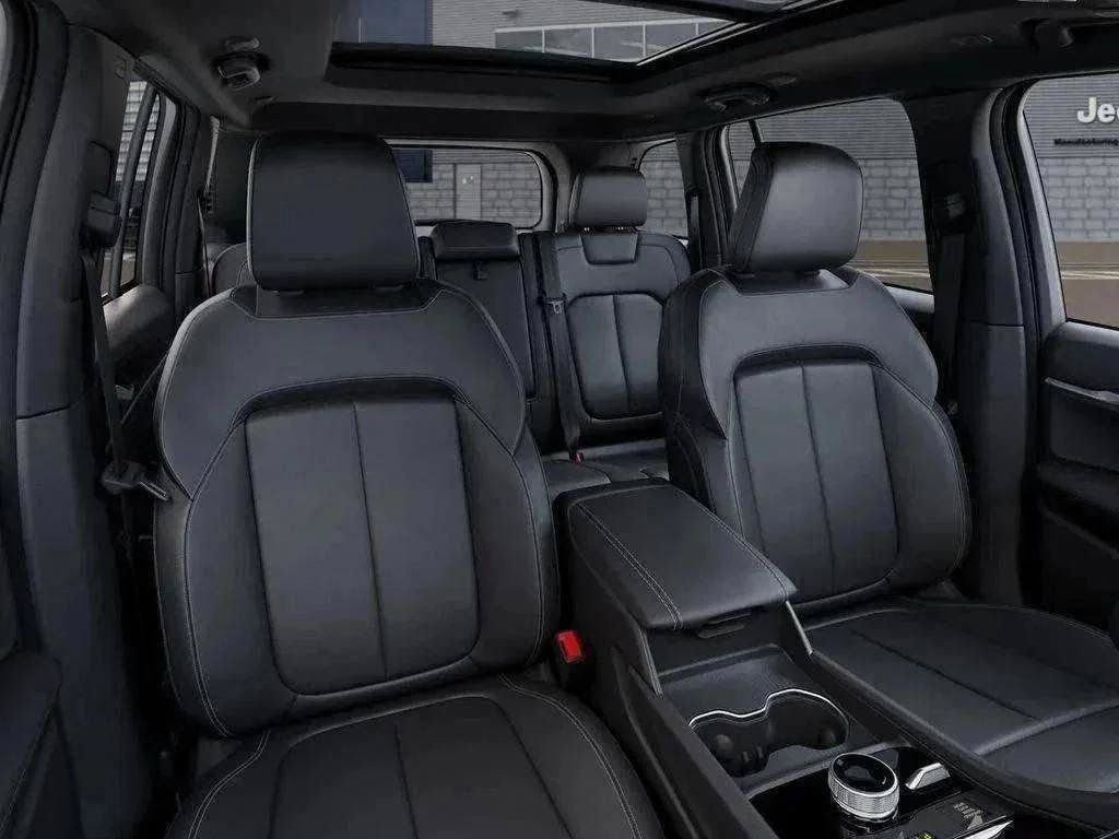 New 2026 Bright White Clear-Coat Exterior Paint Jeep Limited image 89