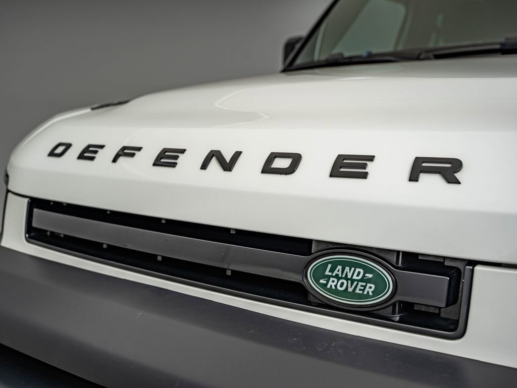 Used 2023 Fuji White Land Rover X-Dynamic SE image 12