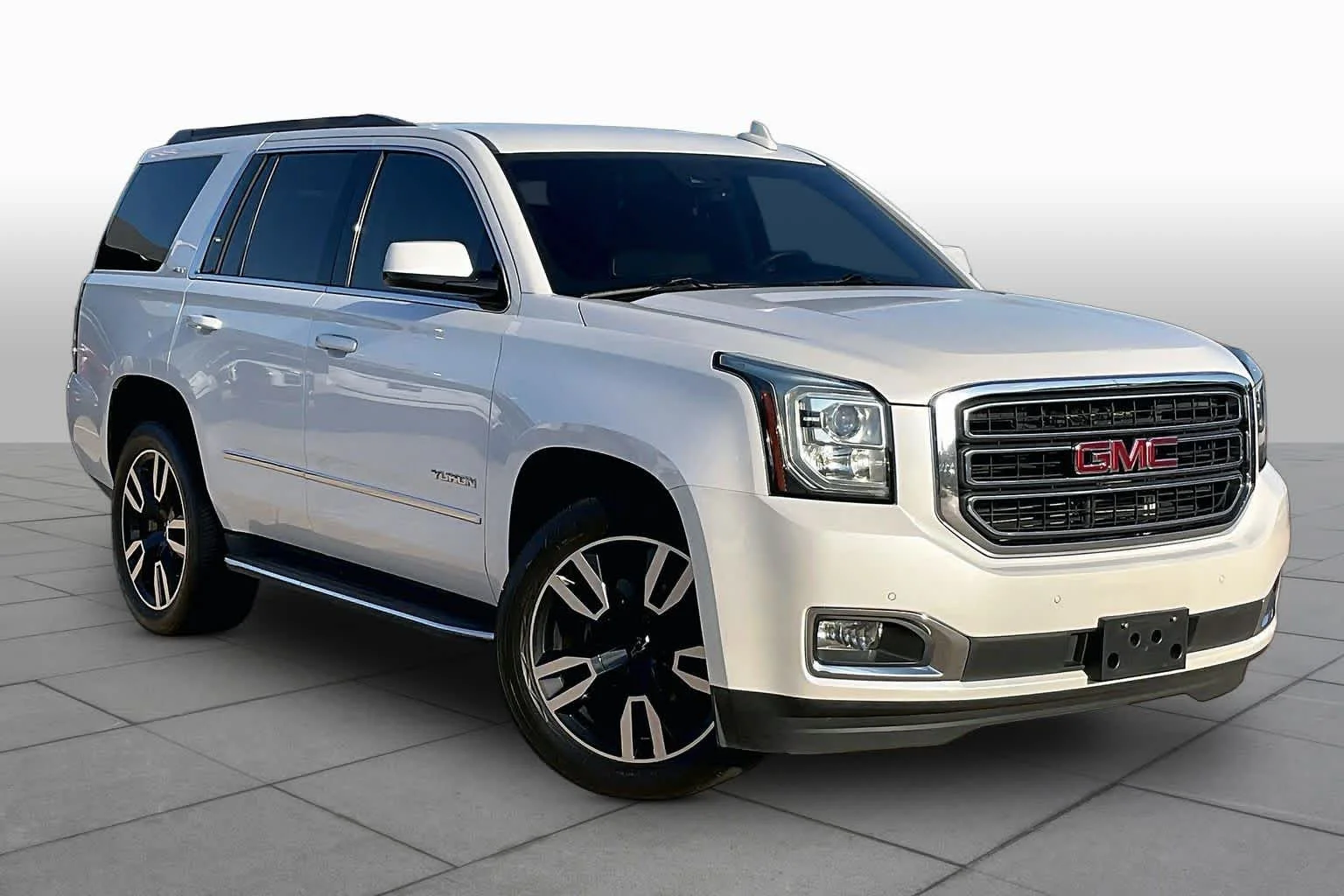 Used 2017 White Frost Tricoat GMC SLT image 3
