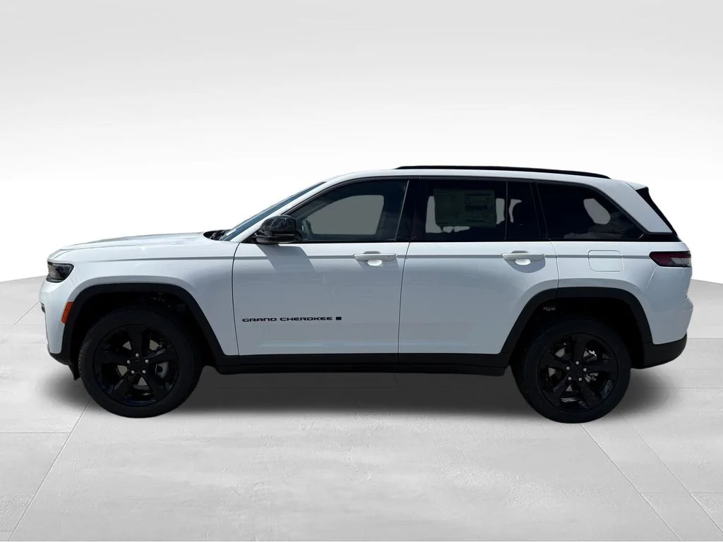 New 2026 Bright White Clear-Coat Exterior Paint Jeep Limited image 2
