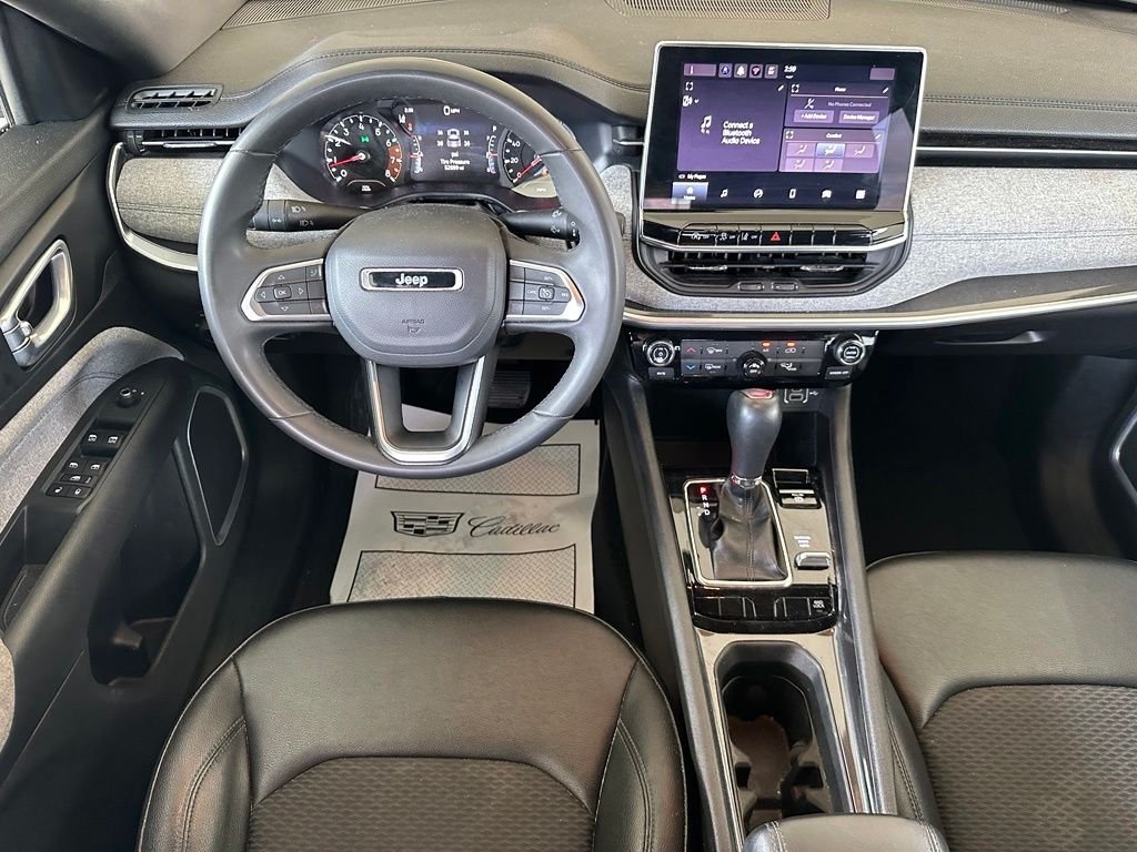 Used 2024 White Jeep Latitude image 10