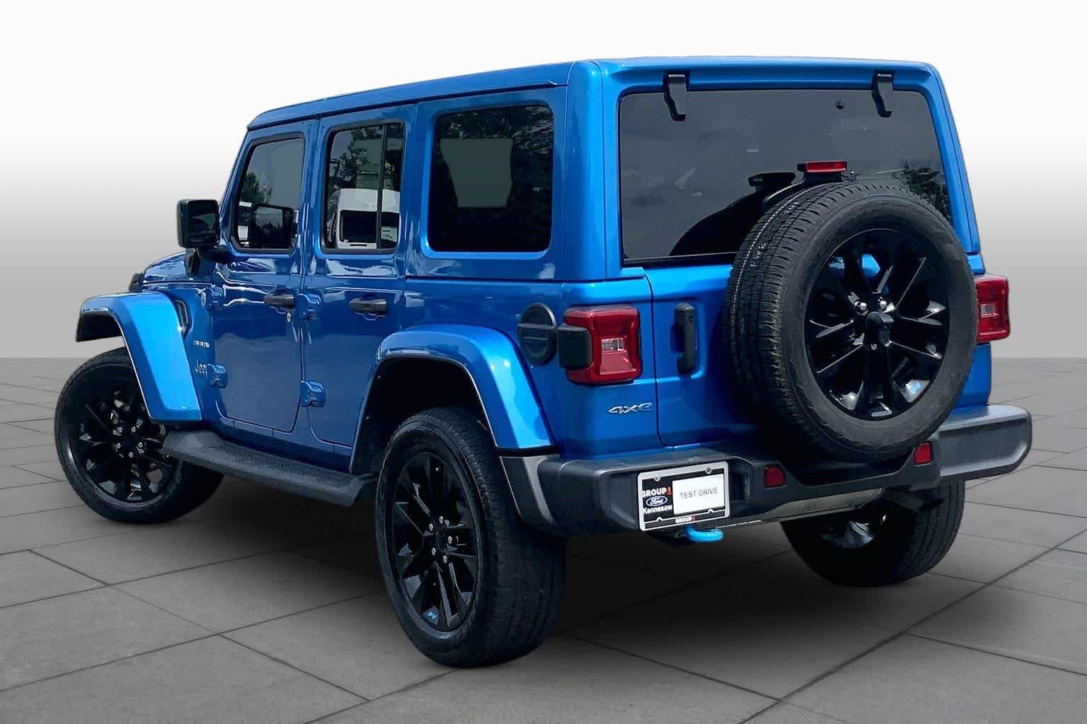 Used 2022 Hydro Blue Pearlcoat Jeep Unlimited Sahara image 12