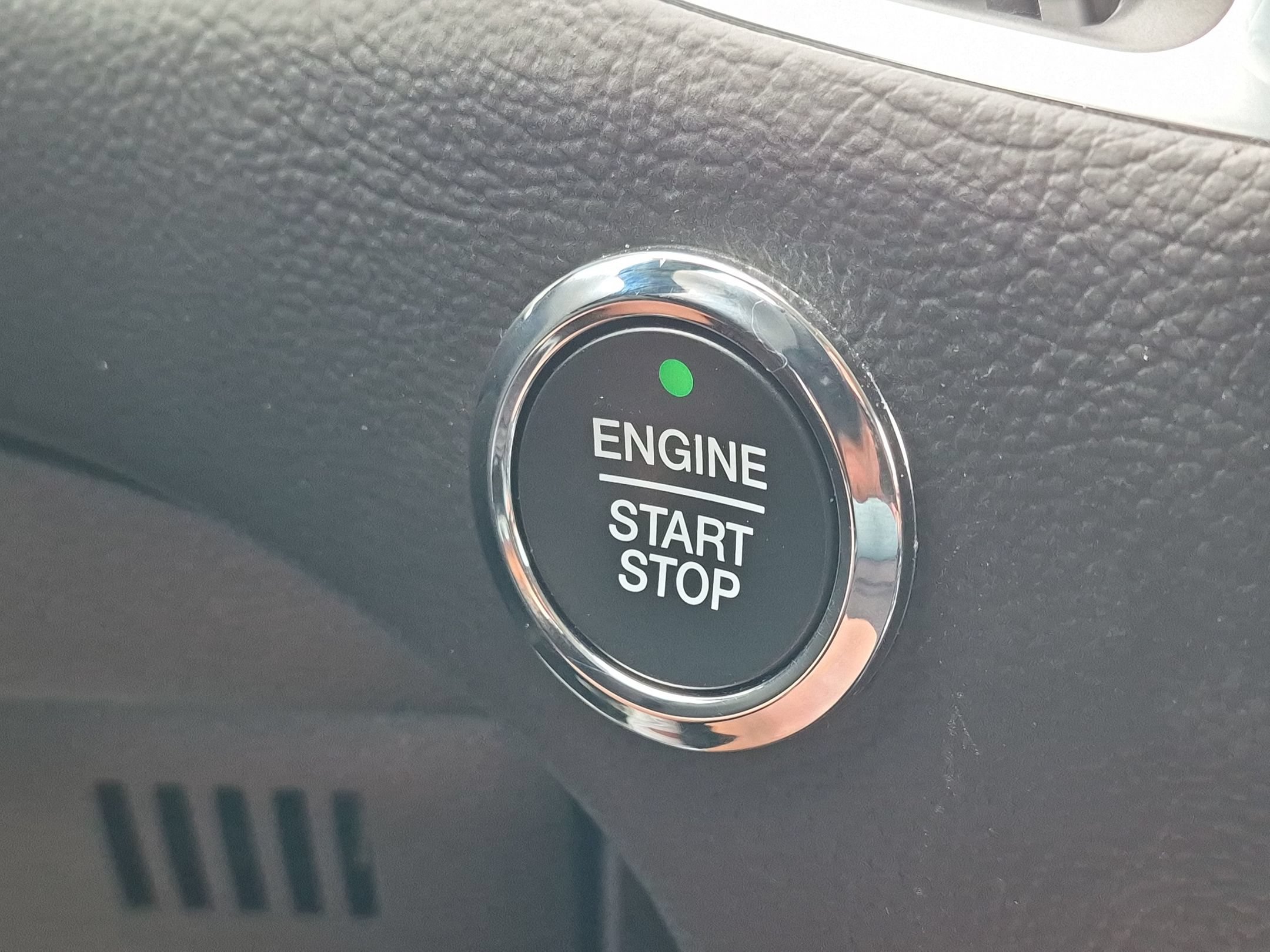 Used 2024  Ford Titanium image 26