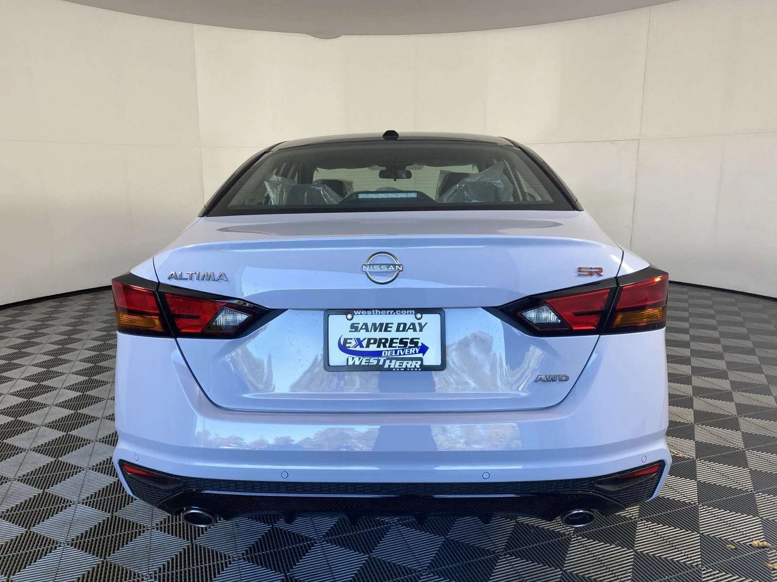 New 2026 Gray Sky Pearl / Super Black Two-tone Nissan SR image 18
