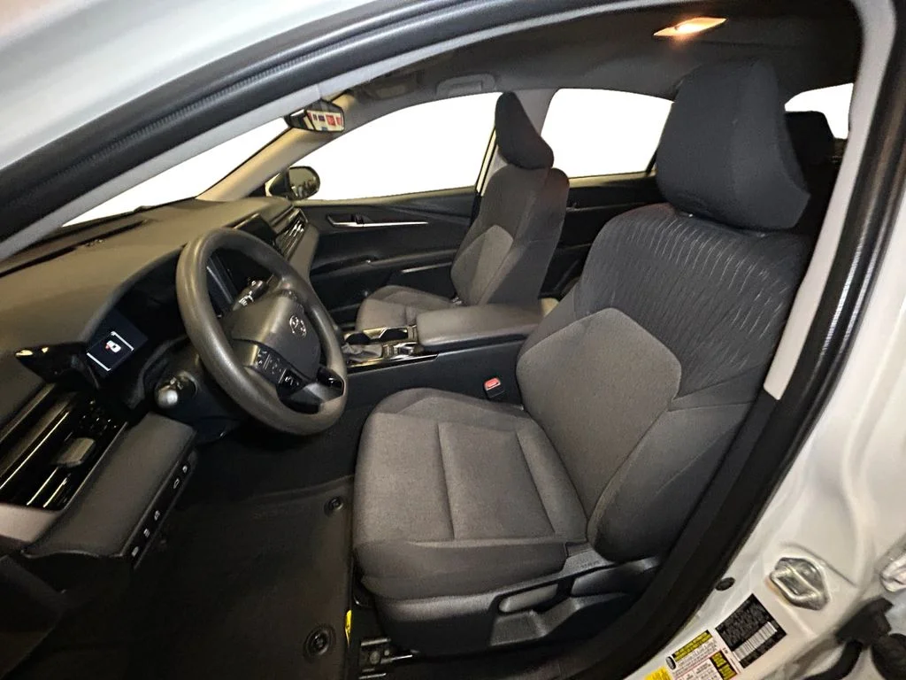 Used 2025 Ice Toyota LE image 9