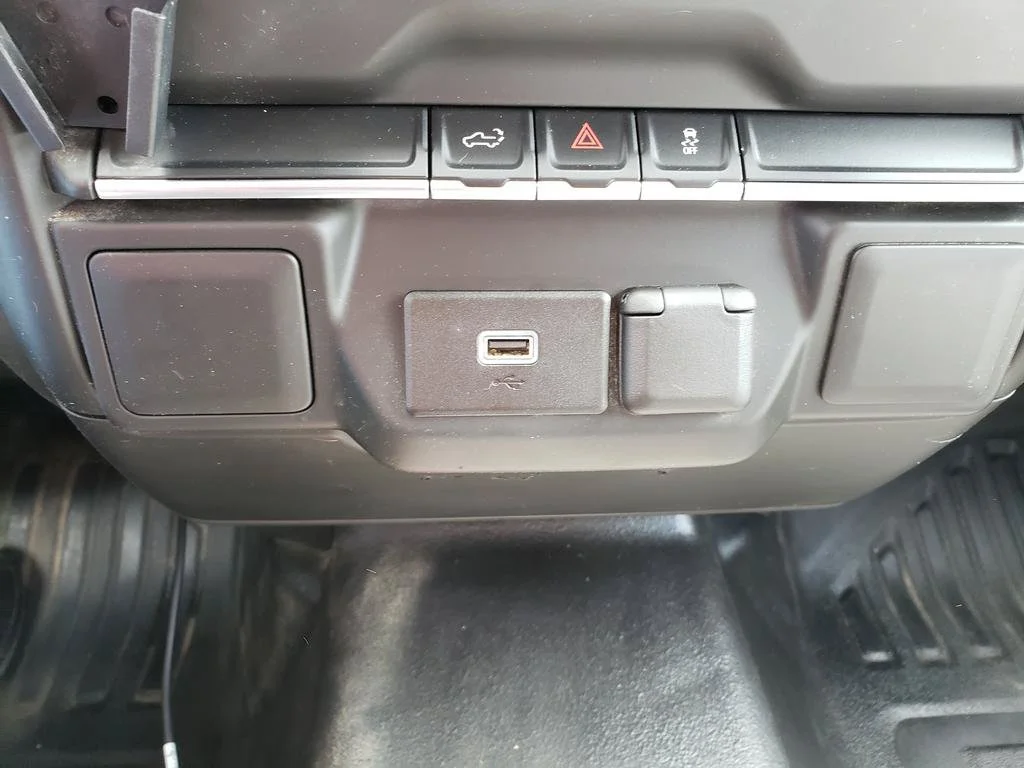 Used 2020 Summit White Chevrolet Work Truck image 17