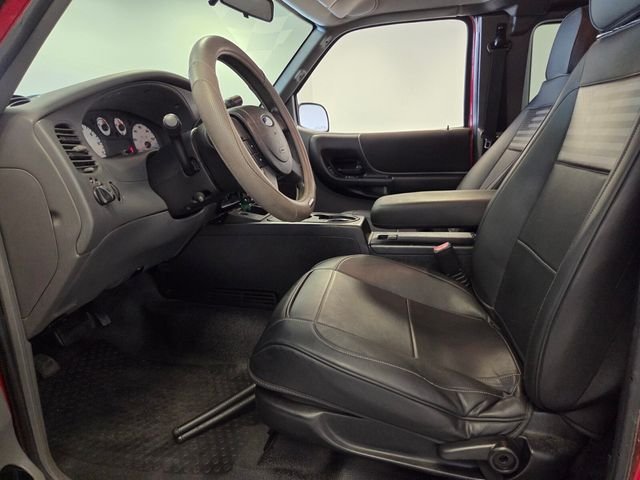 Used 2004 Red Ford Edge image 9