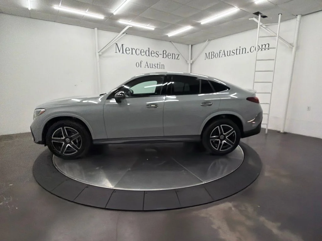 New 2027 White Mercedes-Benz GLC 300 image 4