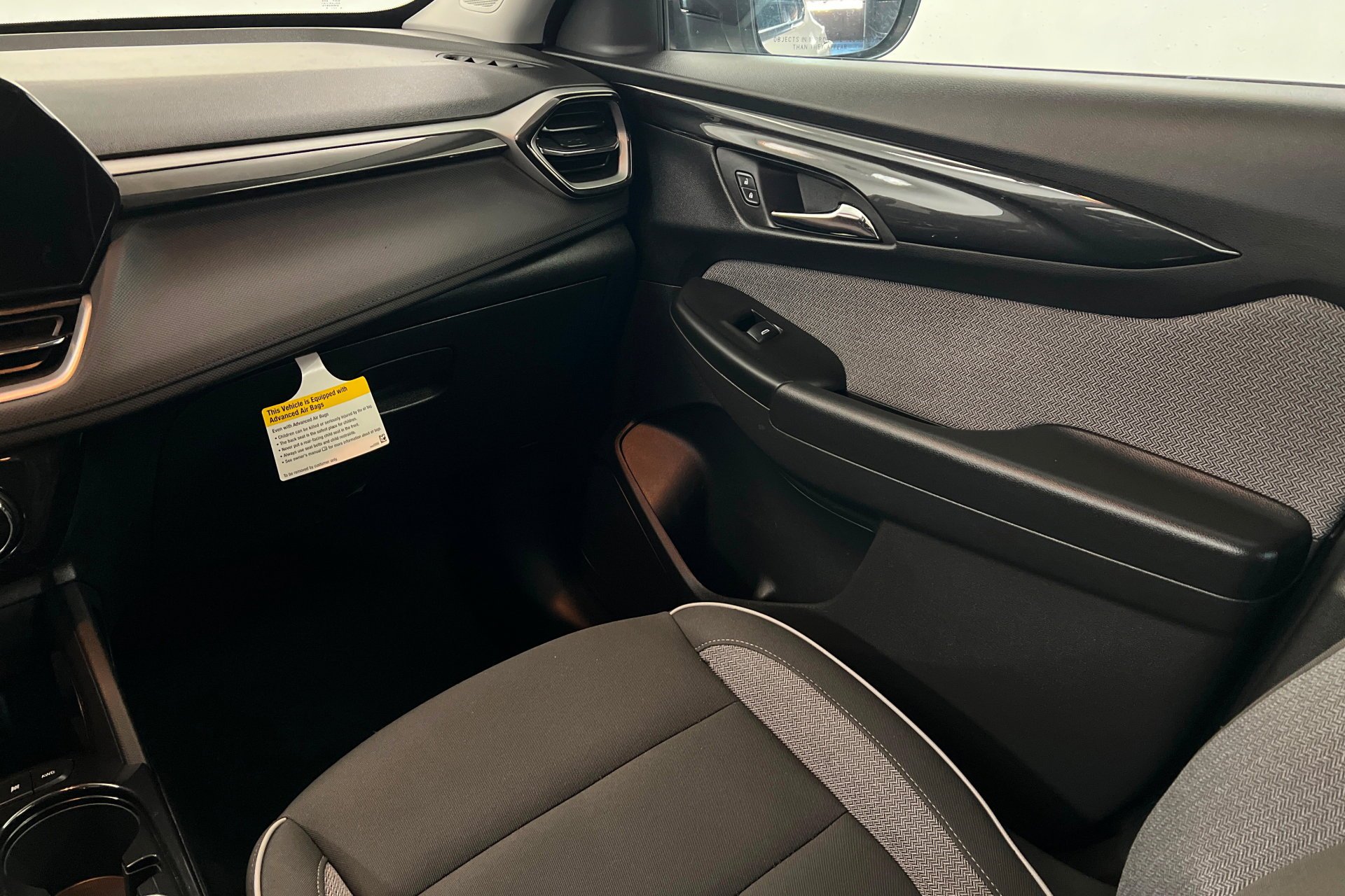Used 2025 Summit White Chevrolet LT image 11