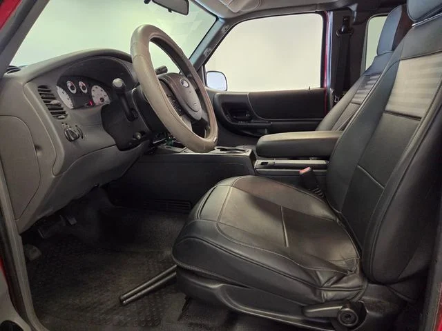 Used 2004 Red Ford Edge image 9