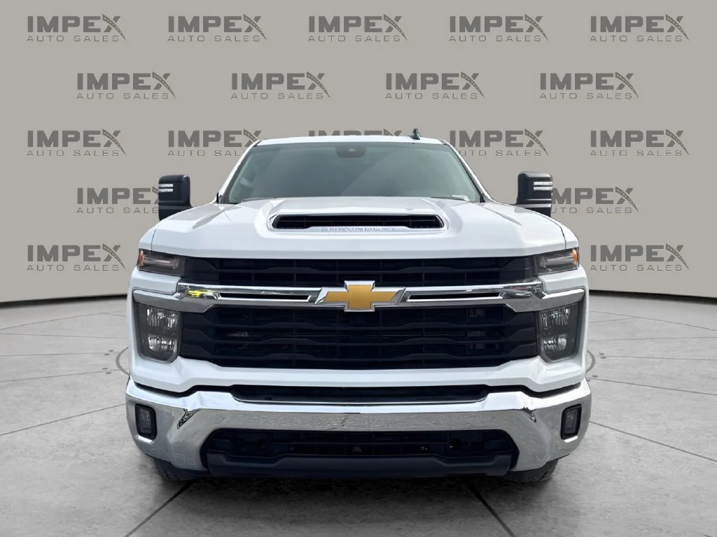 Used 2025 White Chevrolet LT image 8